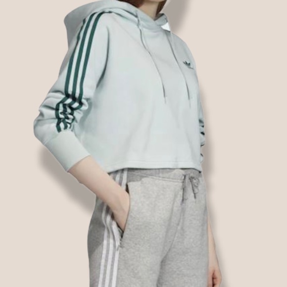 Adidas crop puller over hoodie - Picture 3 of 8